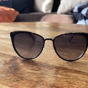 Kate Spade sunglasses.   Beautiful and only worn 2 times.